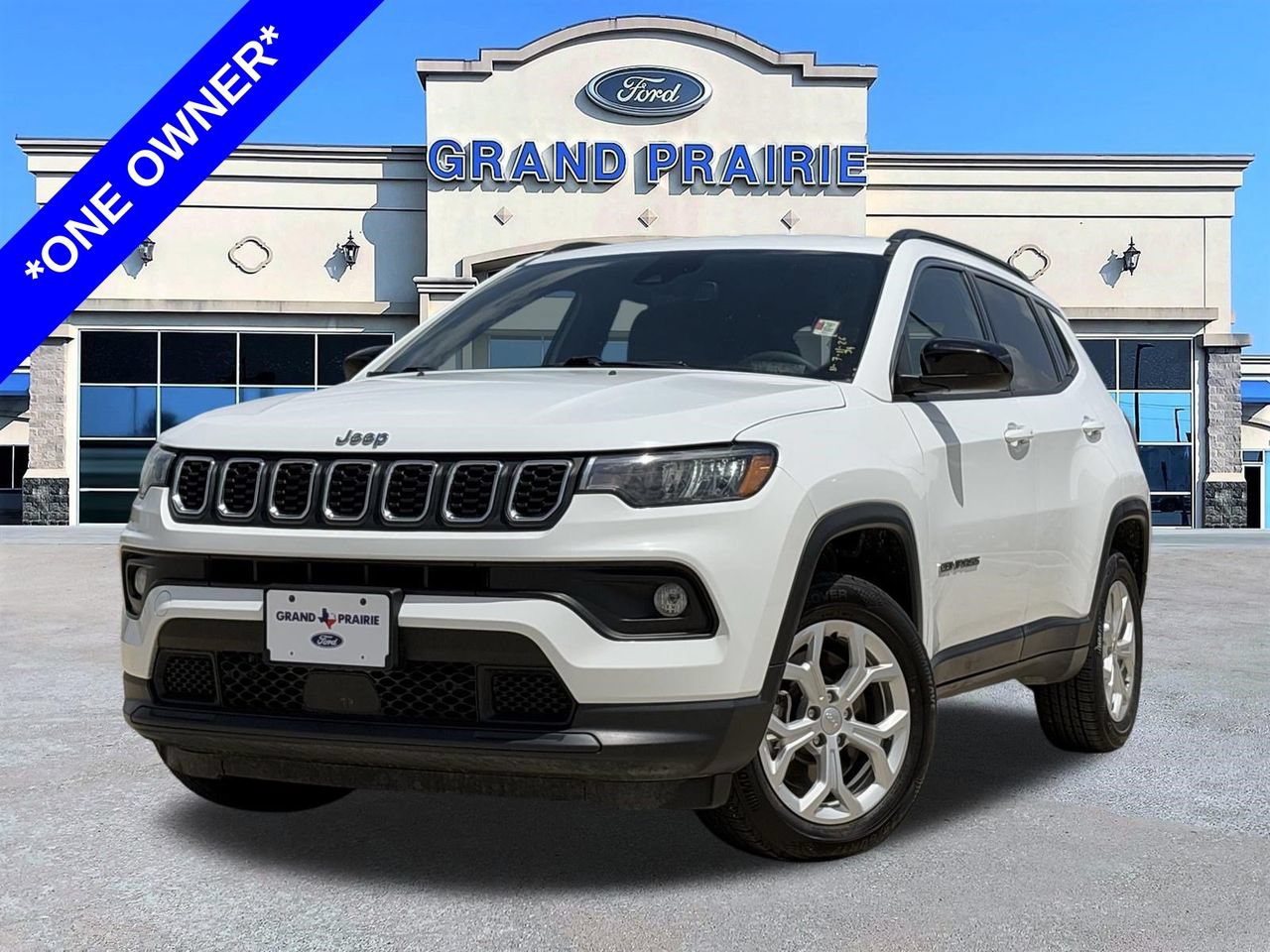 Used 2024 Jeep Compass Latitude AWD/4WD image 1