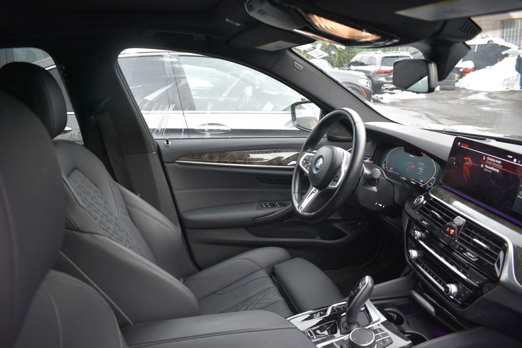 Used 2023 BMW 530e xDrive w/ Executive Package image 20