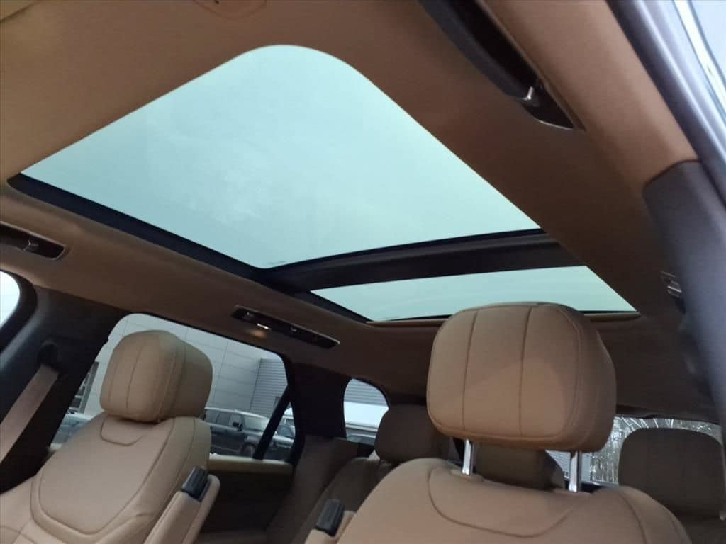New 2025 Land Rover Range Rover Sport SE AWD/4WD image 13
