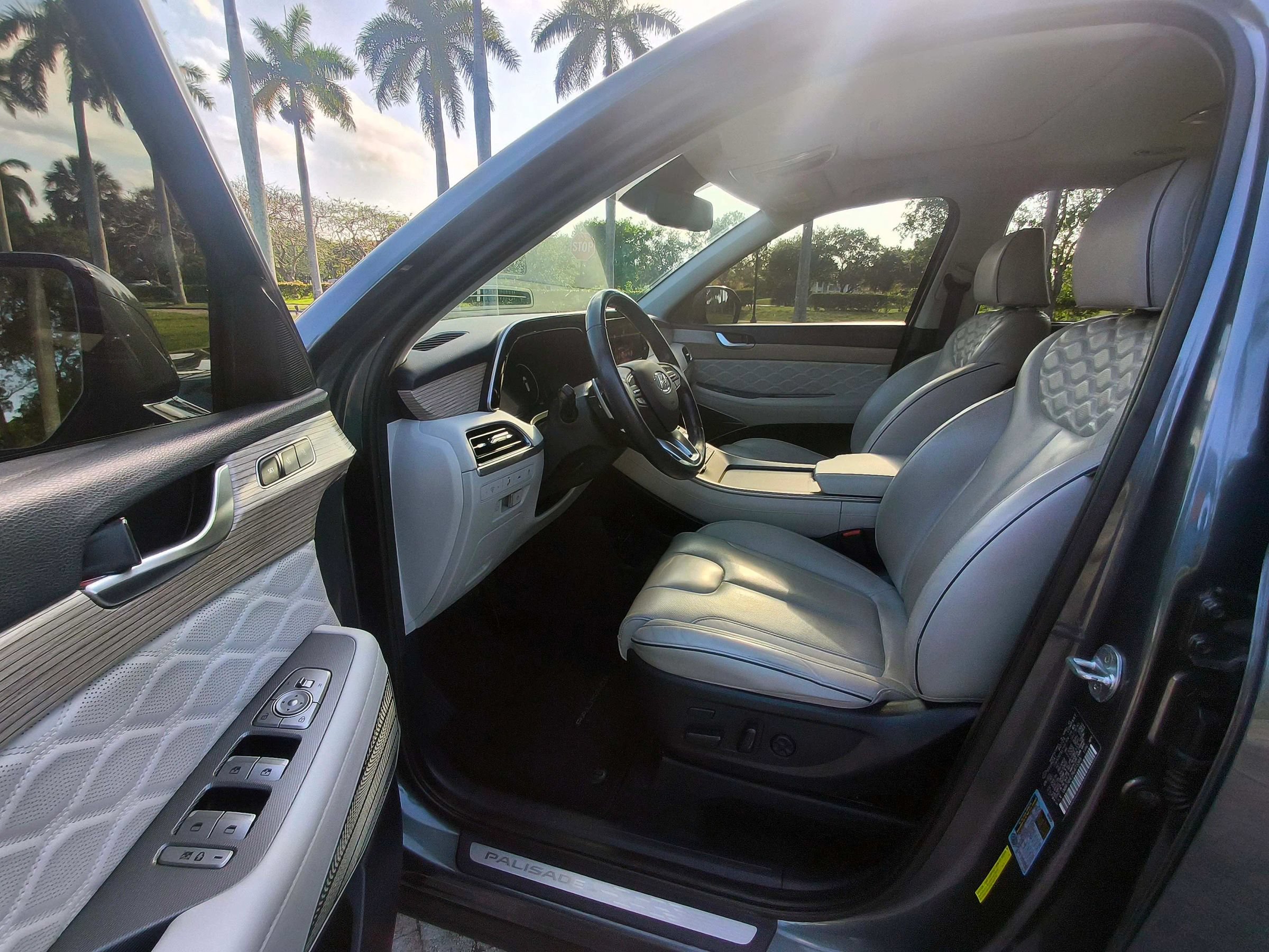 Used 2022 Hyundai Palisade Calligraphy w/ Cargo Package FWD image 6