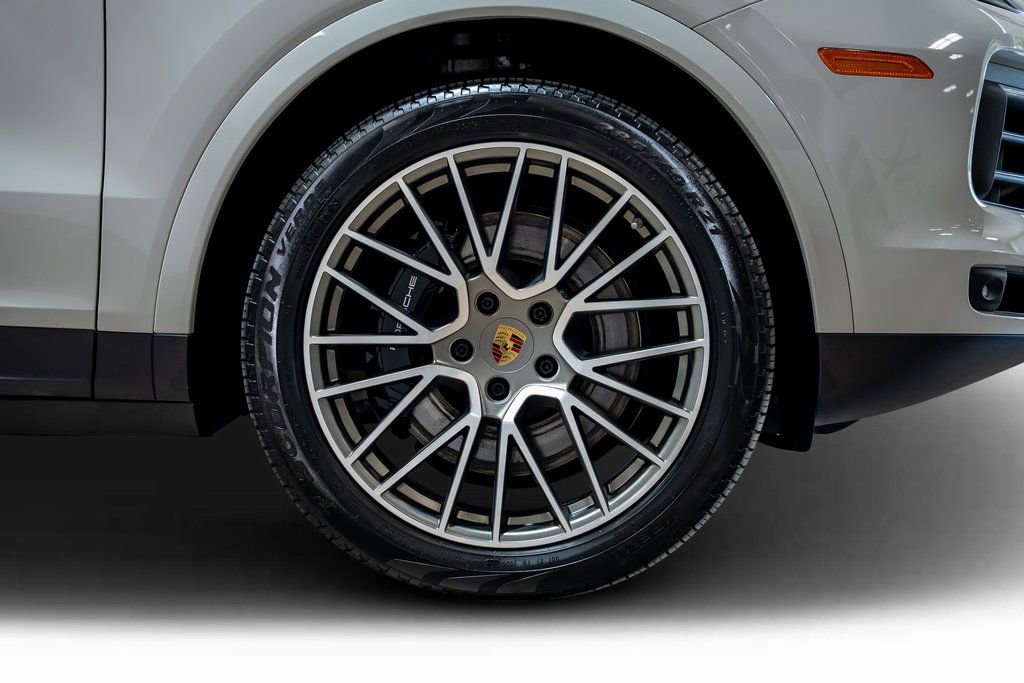 Used 2022 Porsche Cayenne S Platinum AWD/4WD image 18