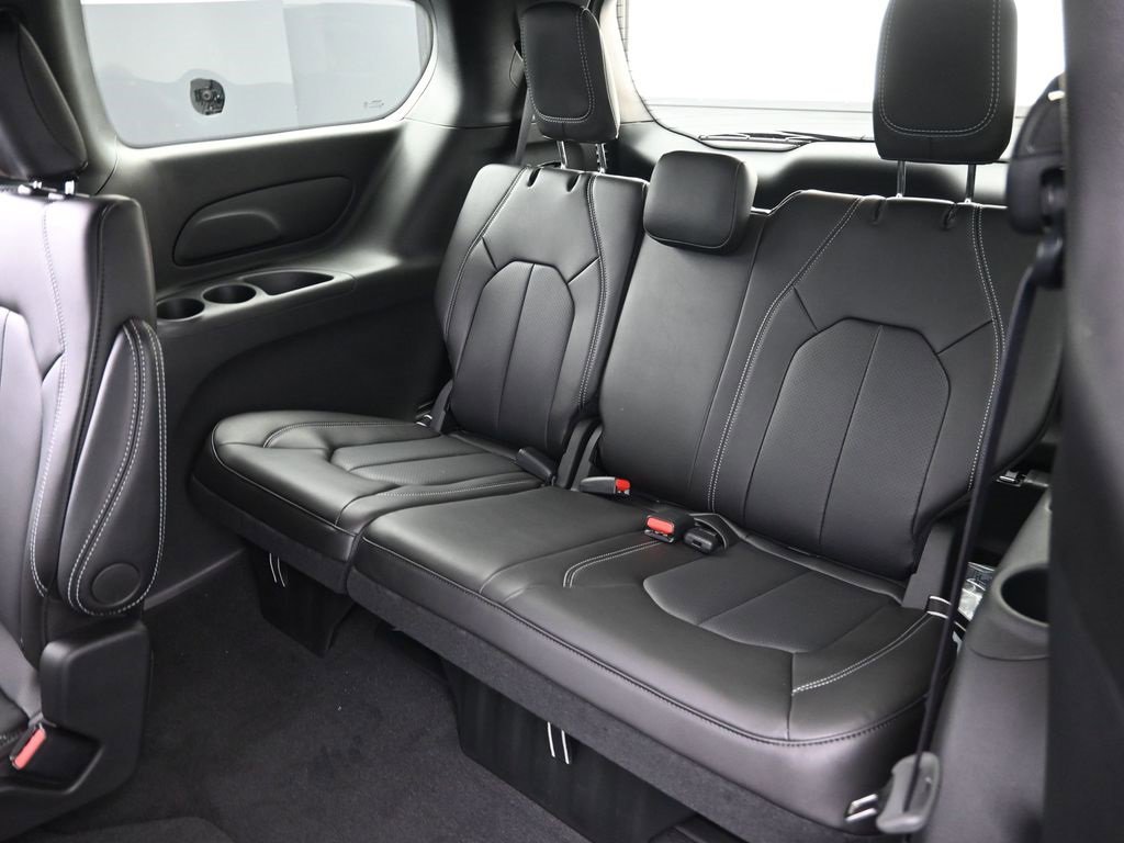 New 2026 Chrysler Pacifica Select image 14