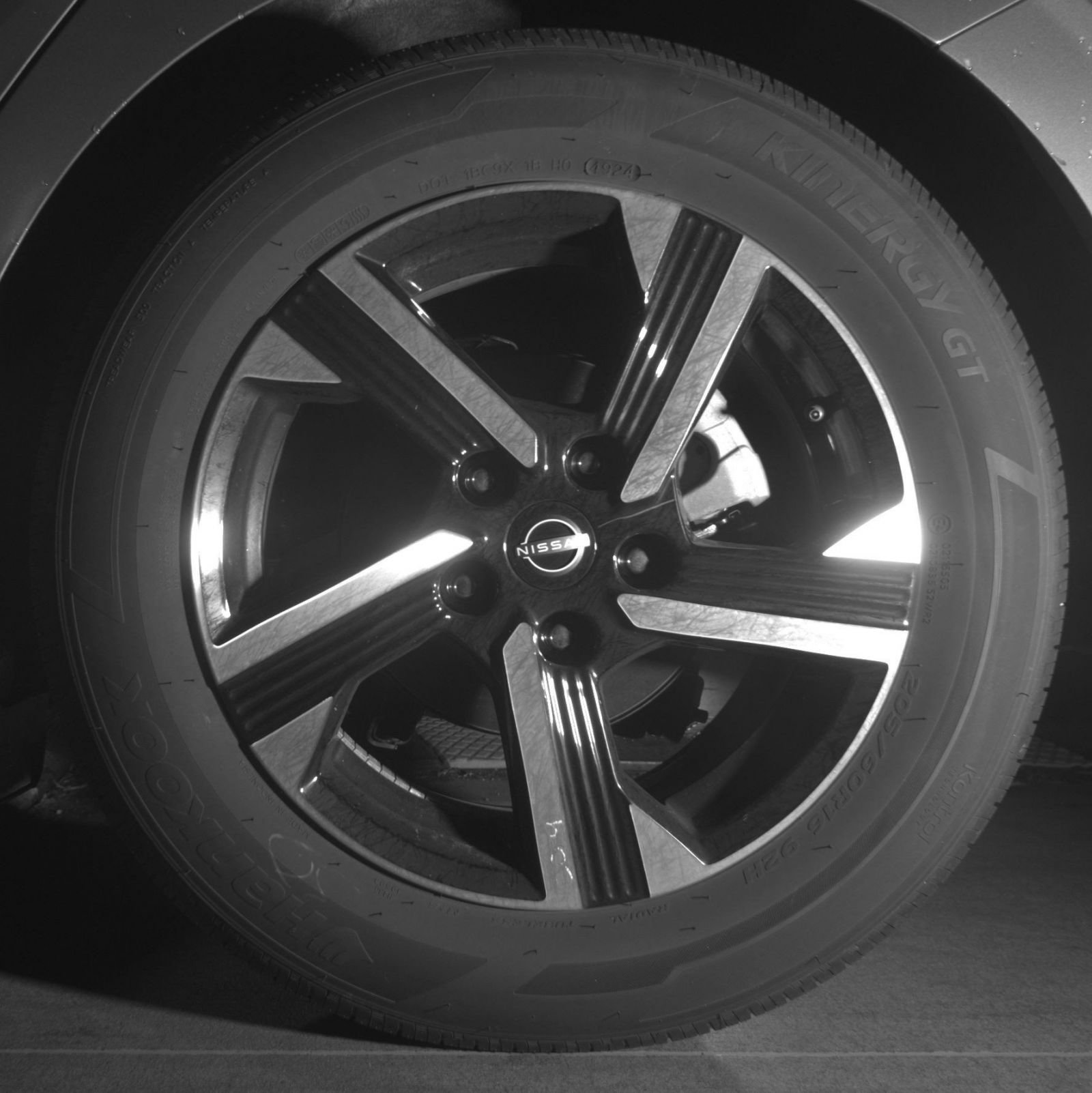 Used 2025 Nissan Sentra SV FWD image 17