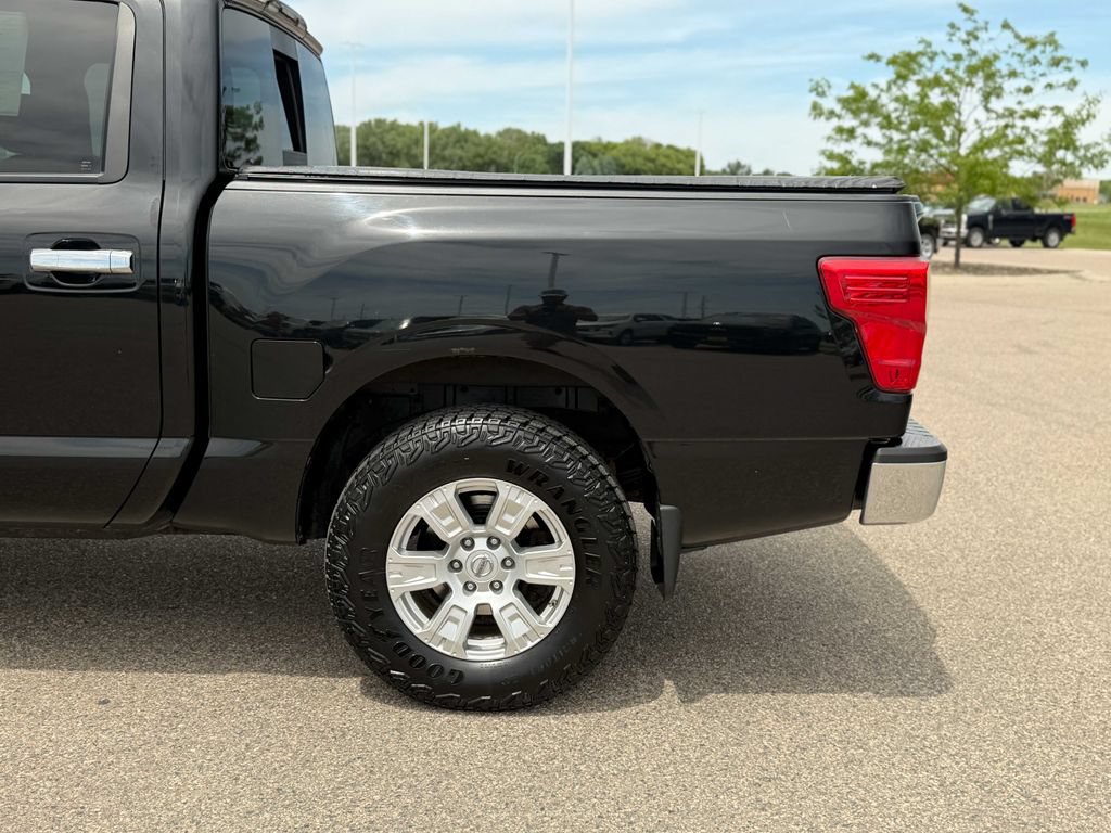 Used 2018 Nissan Titan SV AWD/4WD image 12
