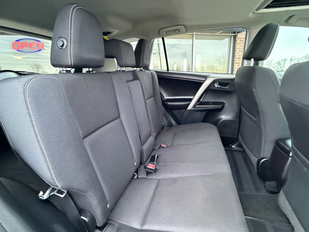 Used 2018 Toyota RAV4 XLE image 27