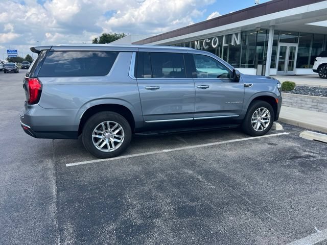 Used 2022 GMC Yukon XL SLT w/ SLT Premium Package AWD/4WD image 4