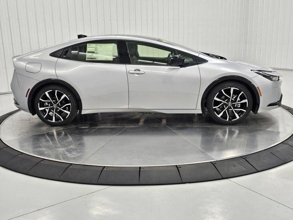 New 2026 Toyota Prius Plug-In Hybrid FWD image 6