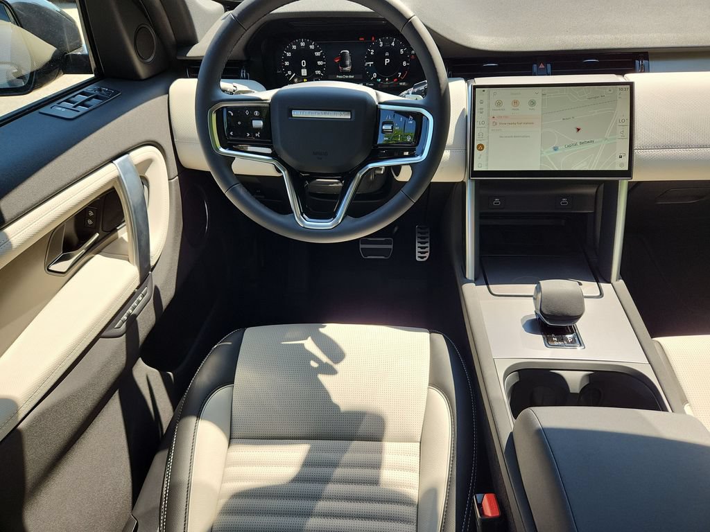 New 2026 Land Rover Discovery Sport Landmark AWD/4WD image 4