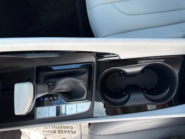 Used 2025 Hyundai Elantra Limited FWD image 27