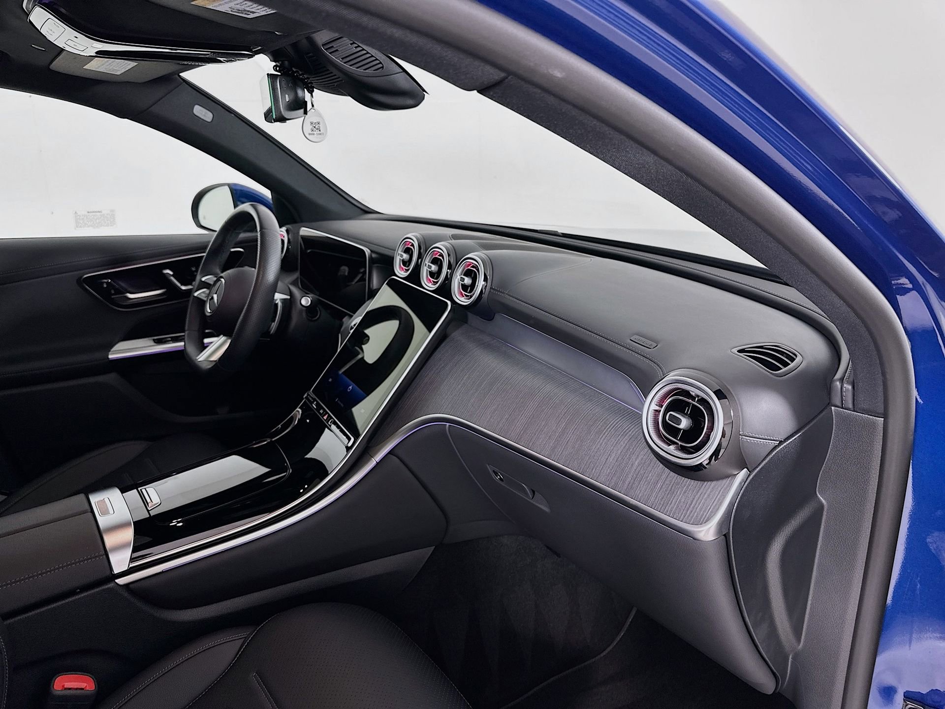 Used 2025 Mercedes-Benz GLC 300 4MATIC image 33