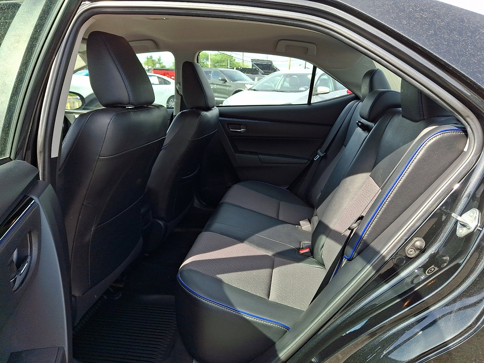 Used 2018 Toyota Corolla SE FWD image 10