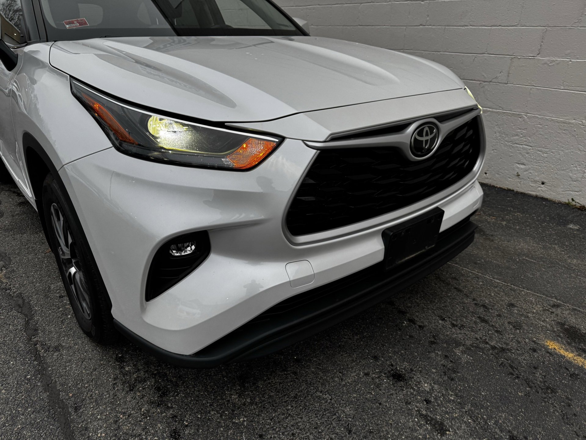 Used 2022 Toyota Highlander XLE image 6