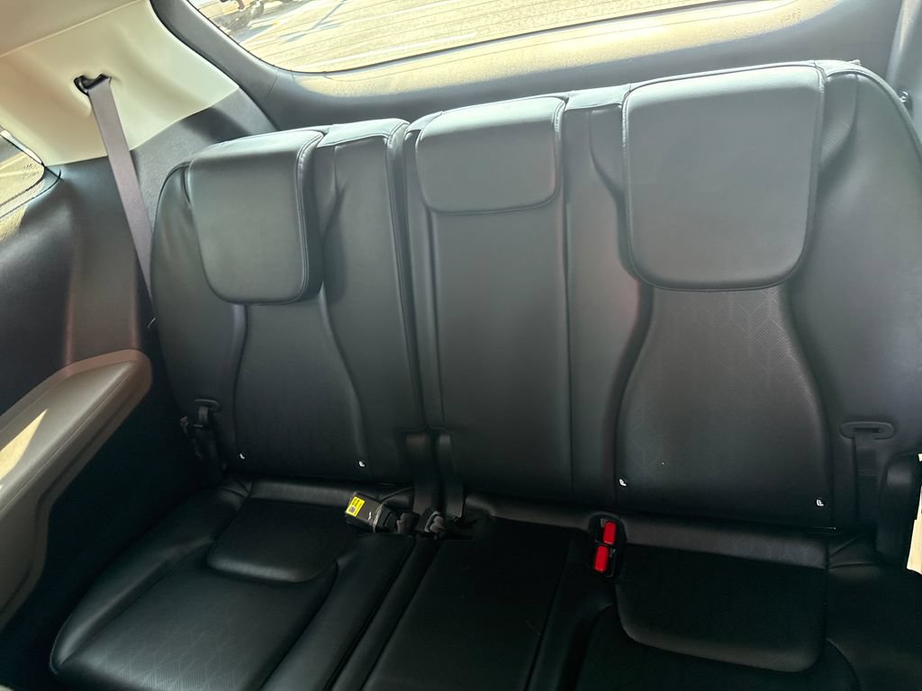 Used 2025 Kia Carnival SX FWD image 31