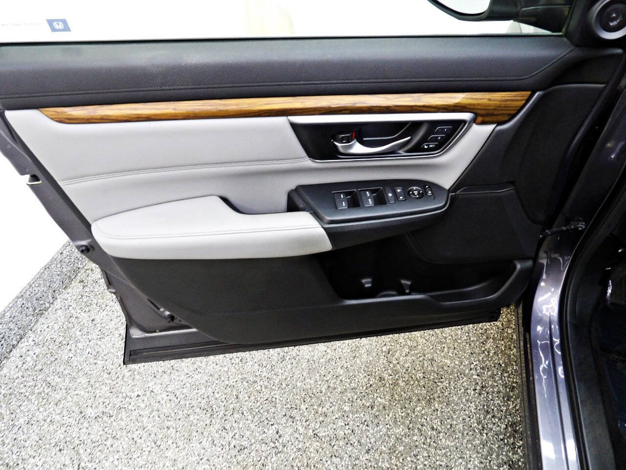 Used 2017 Honda CR-V Touring image 7