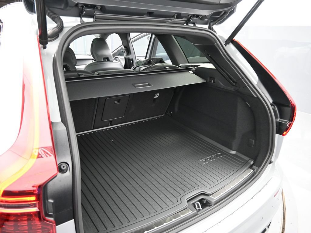 New 2026 Volvo XC60 B5 Ultra w/ Climate Package AWD/4WD image 14