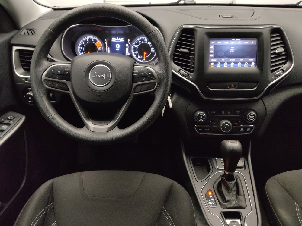 Used 2019 Jeep Cherokee Latitude w/ Popular Appearance Group FWD image 22
