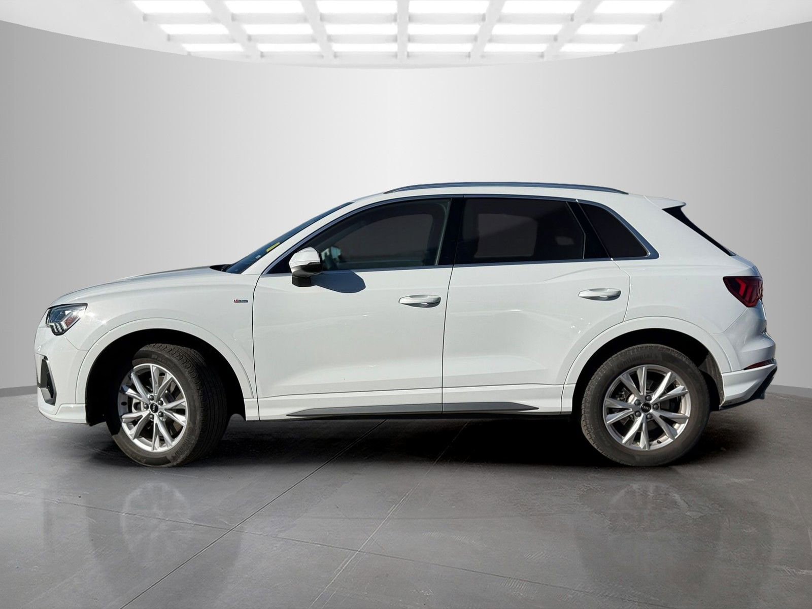 Used 2025 Audi Q3 2.0T Premium image 8