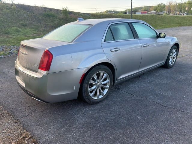 Used 2018 Chrysler 300 Touring L AWD/4WD image 13