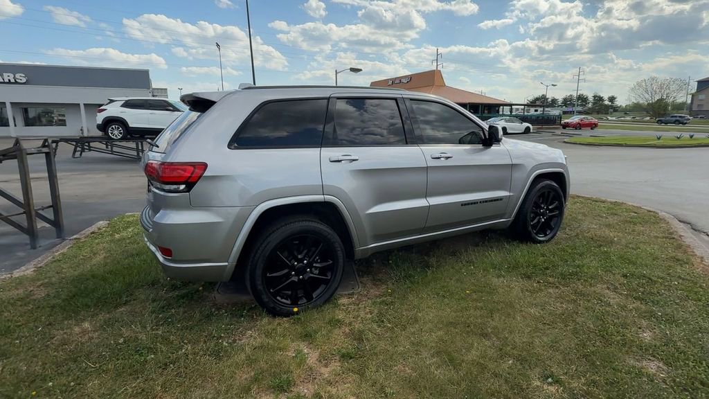 Used 2021 Jeep Grand Cherokee Laredo X AWD/4WD image 7