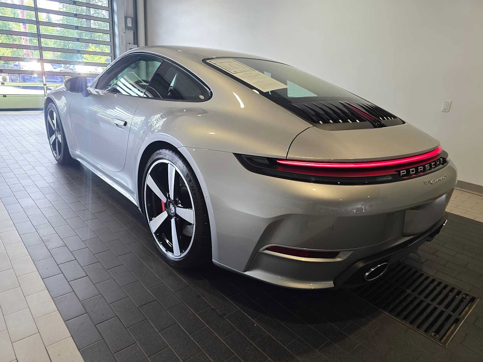 Used 2025 Porsche 911 Carrera S RWD image 3