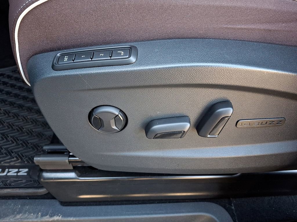 Certified 2025 Volkswagen ID. Buzz Pro S image 27