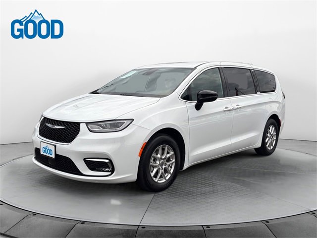 Used 2024 Chrysler Pacifica Touring