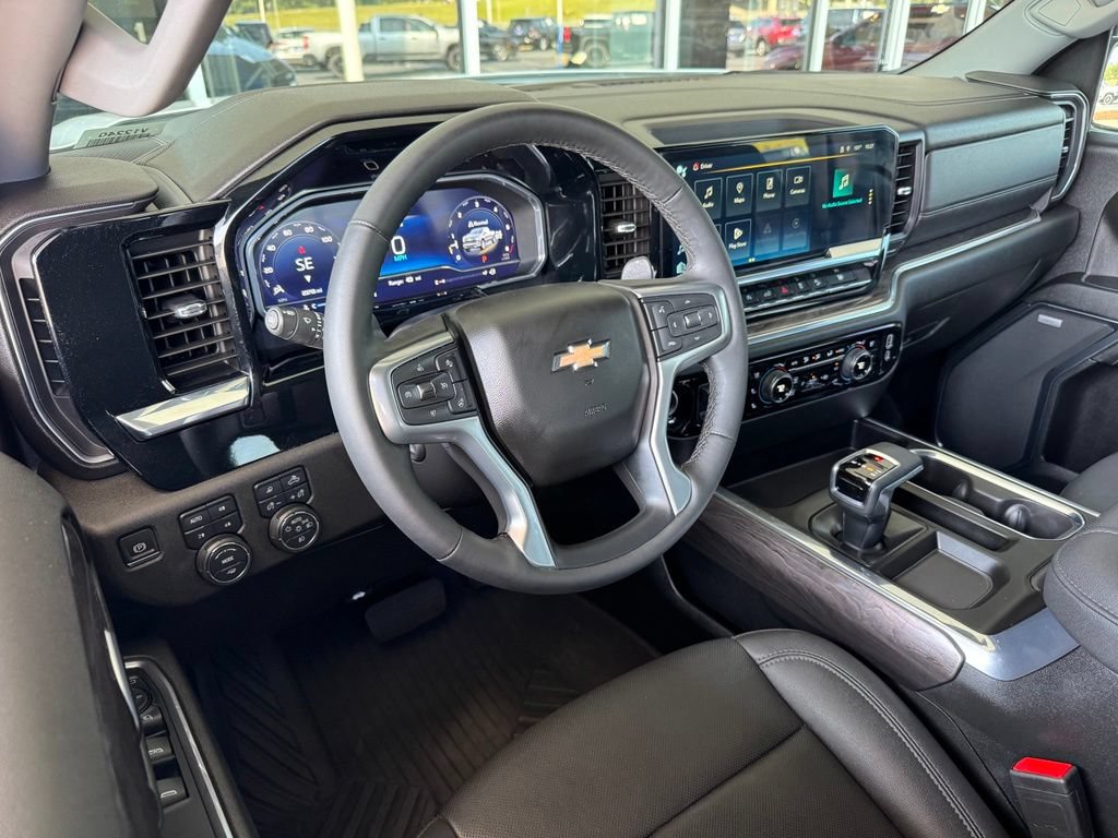 Used 2023 Chevrolet Silverado 1500 LTZ AWD/4WD image 3