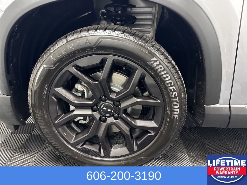 New 2025 Honda Pilot Touring image 16