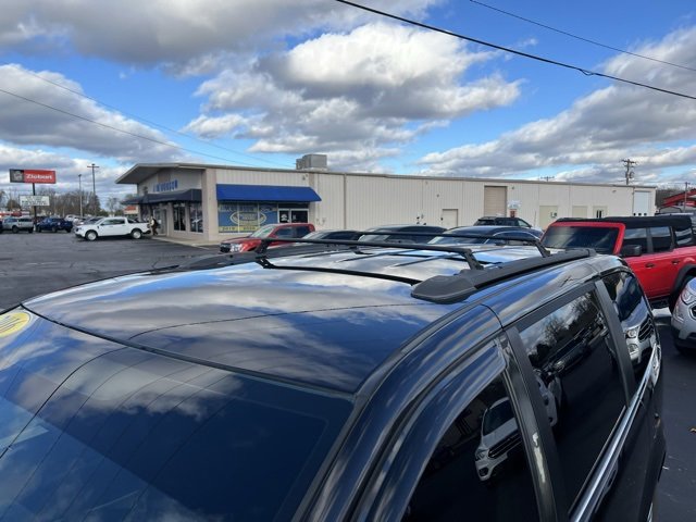 Used 2016 Chrysler Town & Country Touring image 9