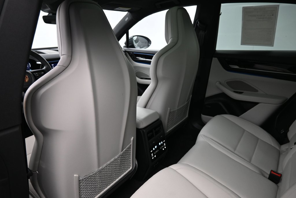 Certified 2025 Porsche Macan Electric RWD image 8
