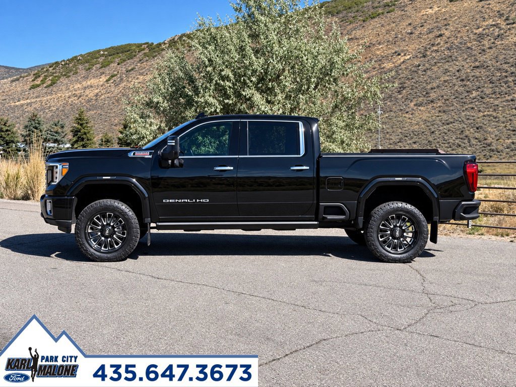 Used 2022 GMC Sierra 2500 Denali w/ Denali Black Diamond Edition AWD/4WD image 2