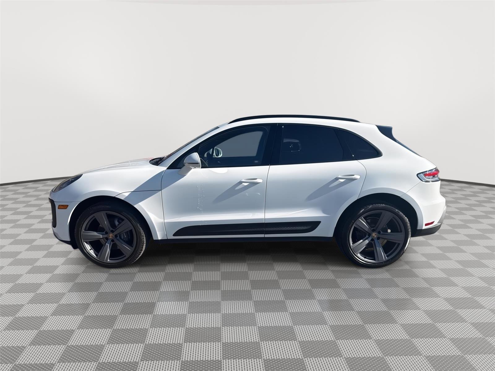 Used 2024 Porsche Macan w/ Premium Plus Package image 8