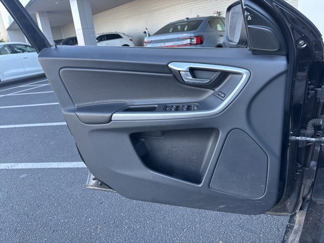 Used 2017 Volvo XC60 T6 Dynamic w/ Preferred Option Package image 7