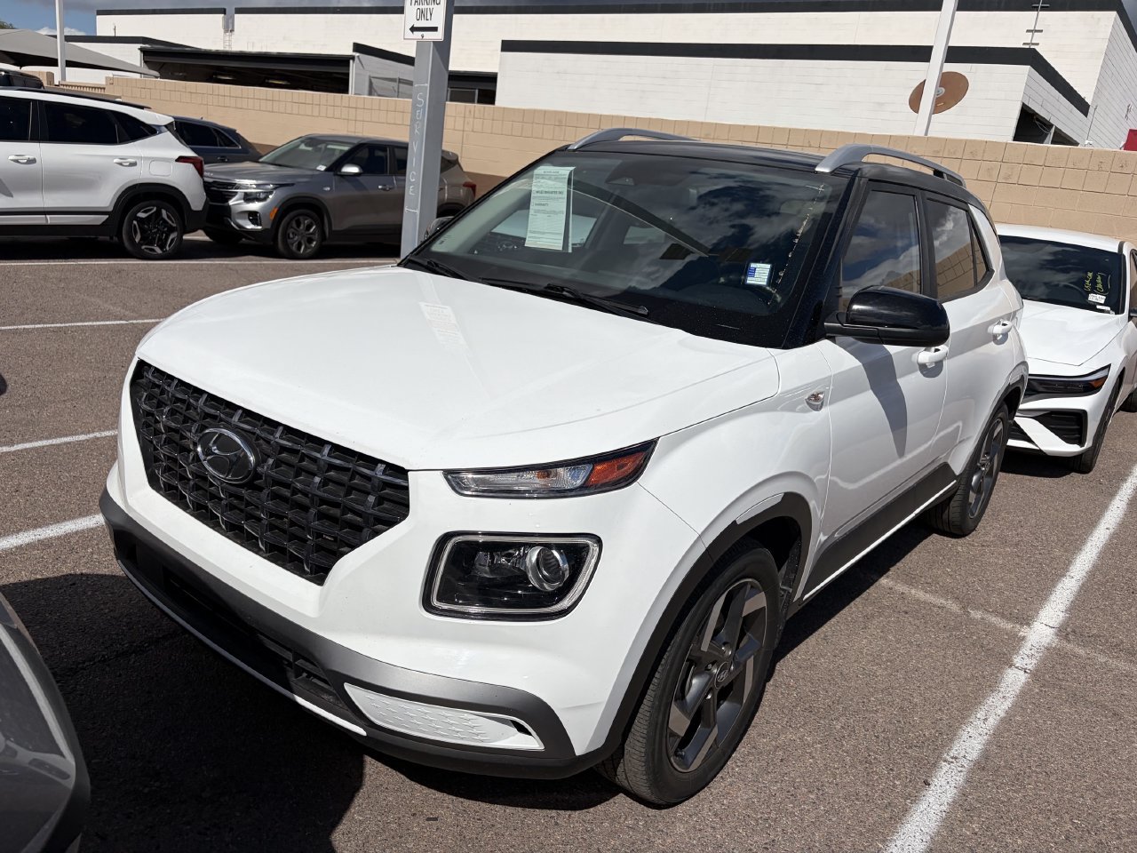 Used 2024 Hyundai Venue Limited FWD image 3