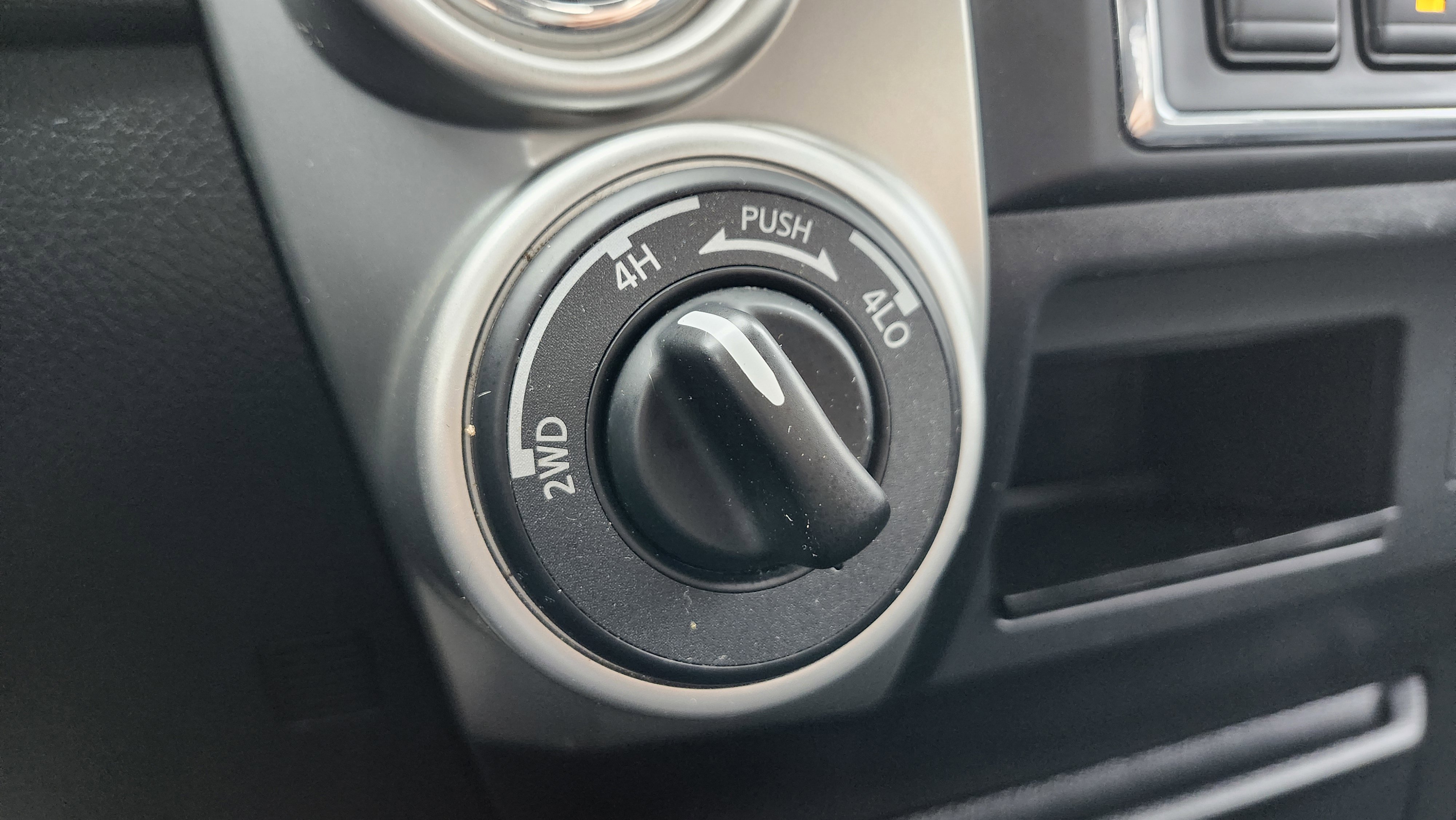 Used 2021 Nissan Titan SV w/ Accessory Utility Package image 9