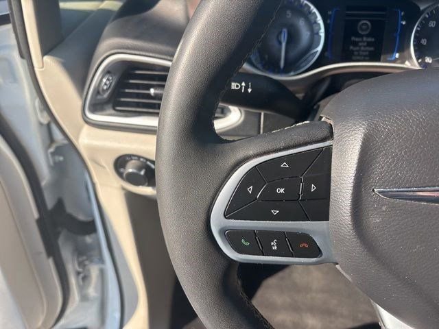 Used 2023 Chrysler Voyager LX image 17