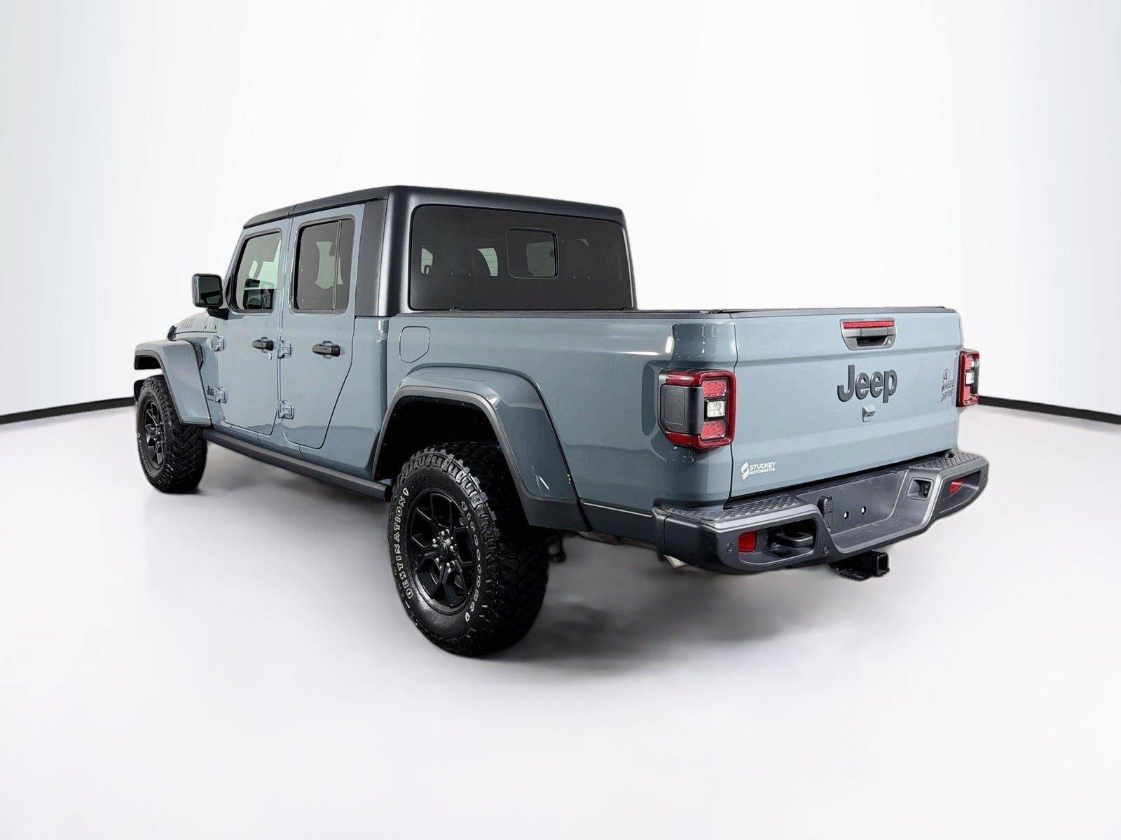 Used 2025 Jeep Gladiator Sport AWD/4WD image 9