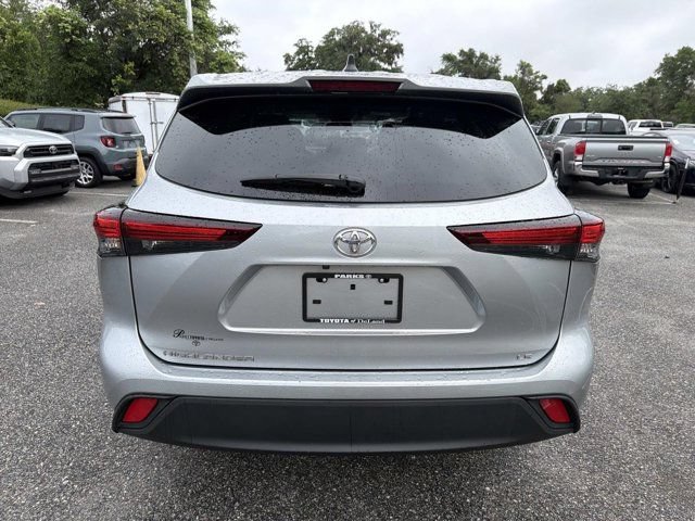 Certified 2025 Toyota Highlander LE FWD image 3