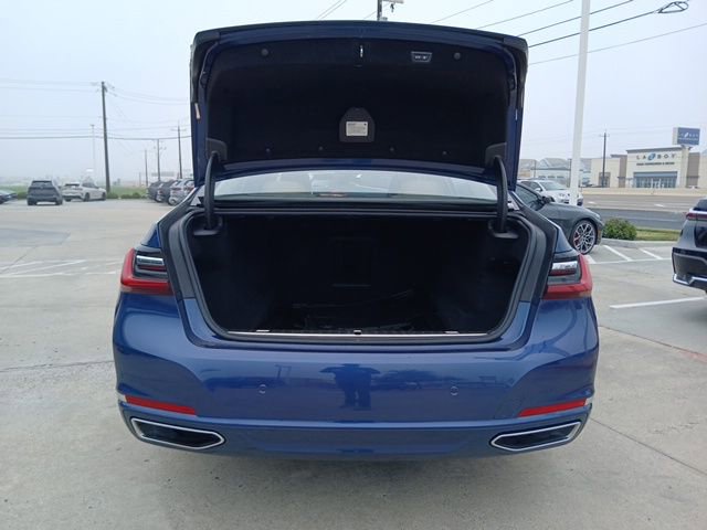 Used 2022 BMW 740i w/ Premium Package image 9