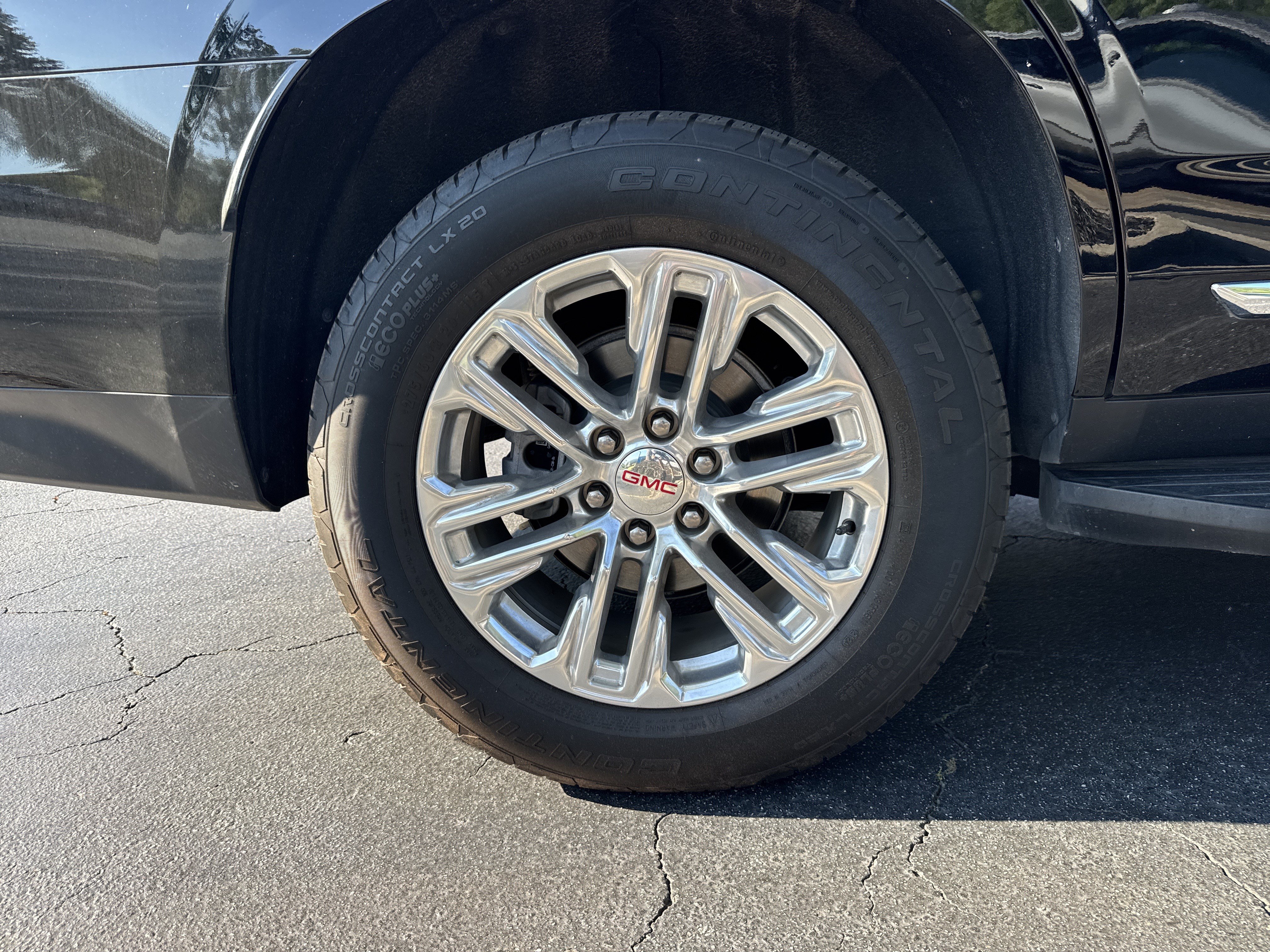 Certified 2024 GMC Yukon SLT w/ SLT Premium Package AWD/4WD image 17