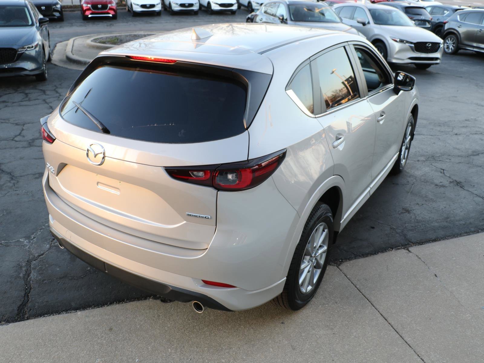 Certified 2025 MAZDA CX-5 AWD 2.5 S w/ Select Package image 4