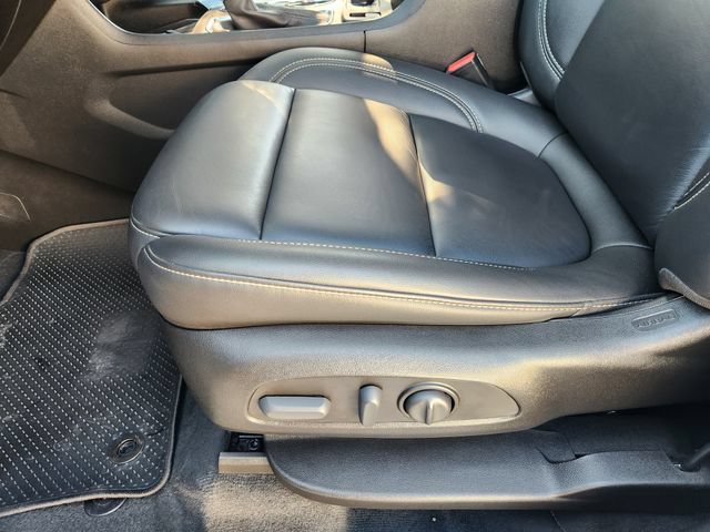Used 2023 Chevrolet Traverse LT FWD image 25