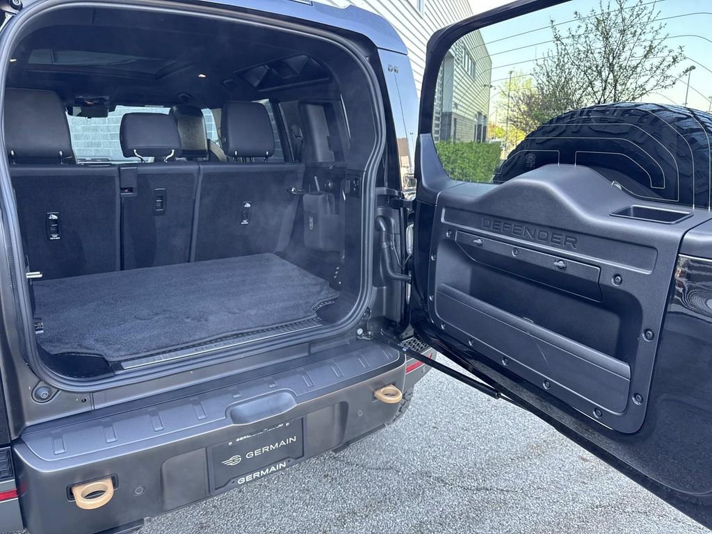 Used 2025 Land Rover Defender 110 image 7