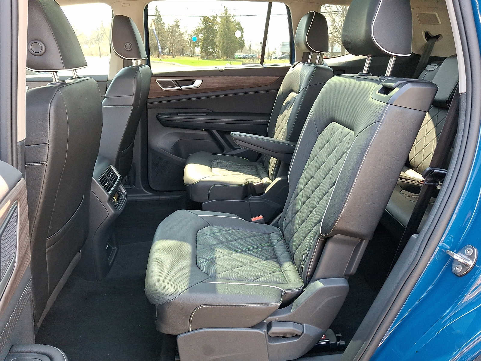 Used 2025 Volkswagen Atlas SEL Premium R-Line image 8