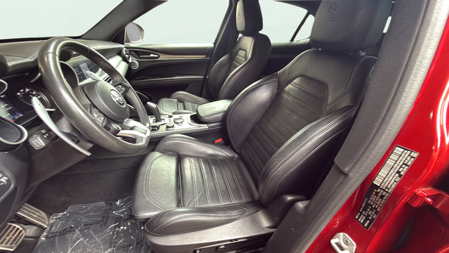 Used 2023 Alfa Romeo Stelvio Veloce AWD/4WD image 15