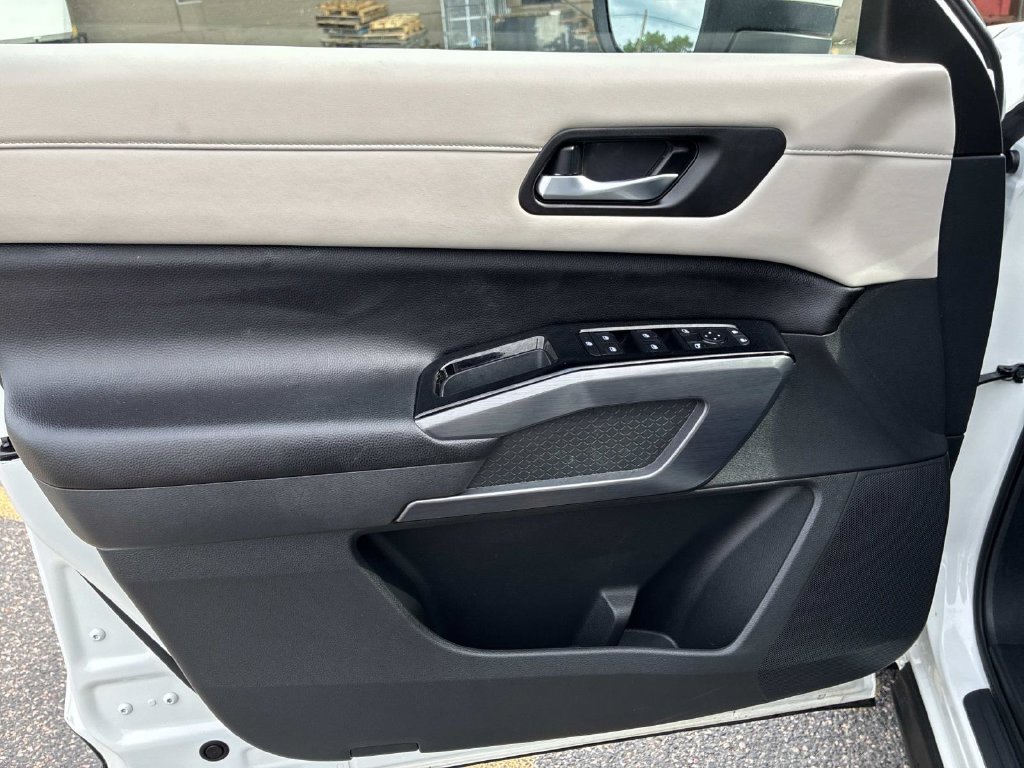 Used 2023 Nissan Pathfinder SL AWD/4WD image 22