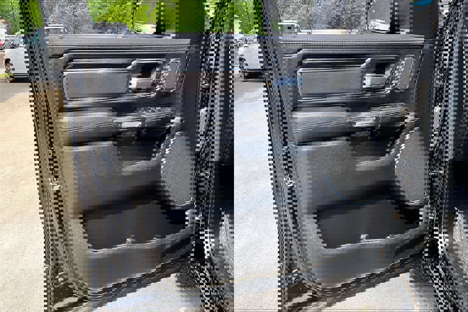 Used 2024 RAM 1500 Laramie AWD/4WD image 21