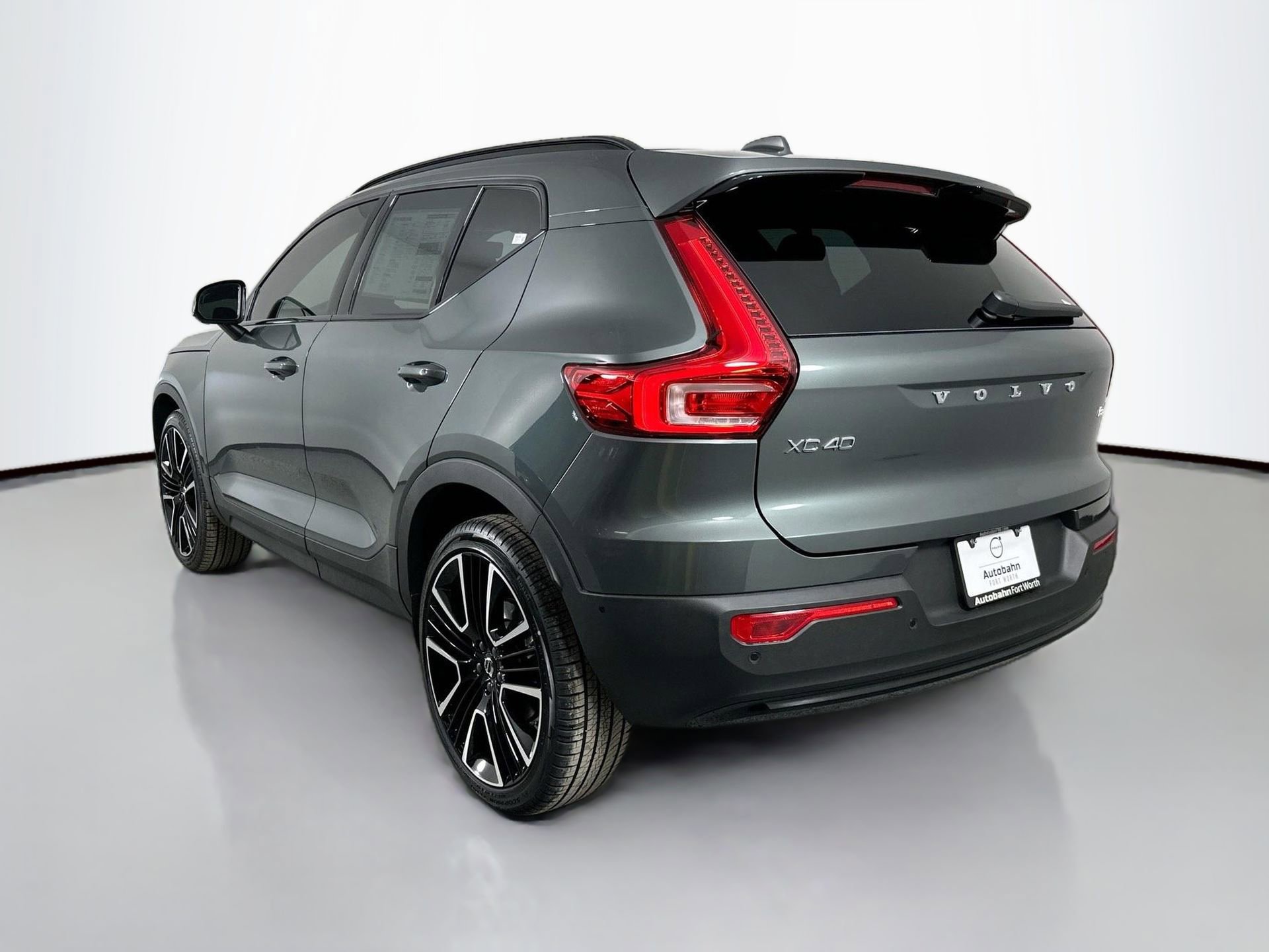 New 2026 Volvo XC40 B4 Plus w/ Climate Package FWD image 7