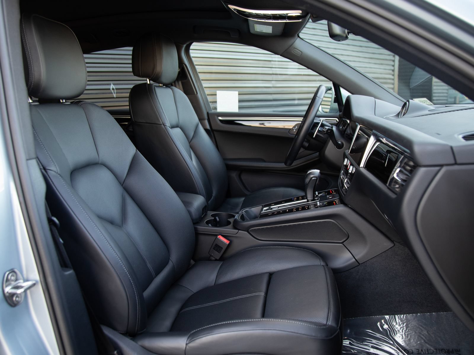 Certified 2024 Porsche Macan S AWD/4WD image 26