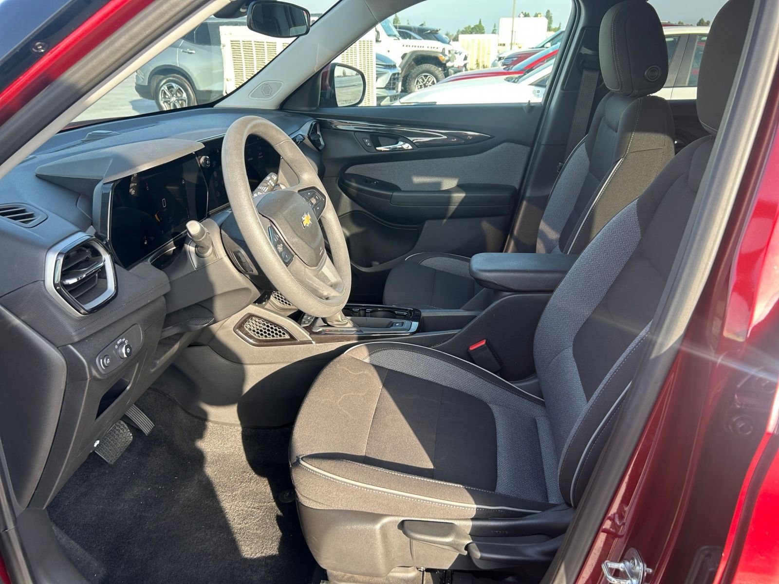 Used 2025 Chevrolet TrailBlazer LT image 24